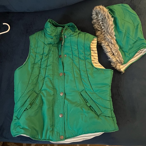Maurice’s Green Puffy Vest - Picture 2 of 6
